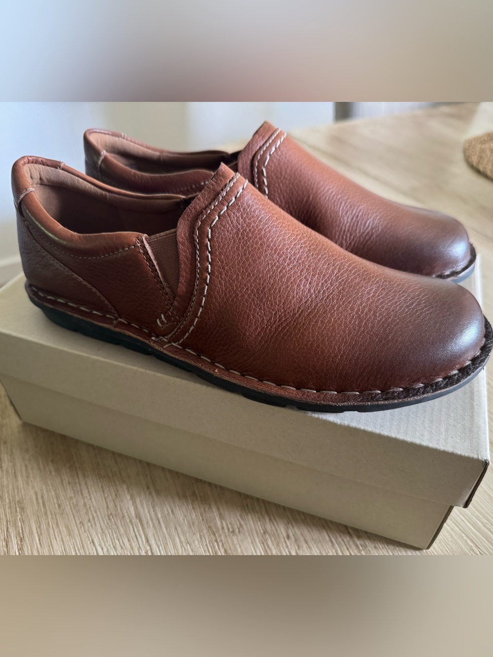 Clarks Women’s Chestnut Janice Barrie Slip-On Leather Loafers Size 8